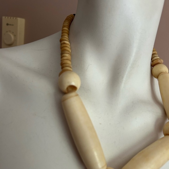 4/$100 carved Bone primal Elegant Cream Beaded Necklace 20 inches 😎 - Picture 3 of 7